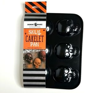 Nordic Ware Skull Cakelet Pan